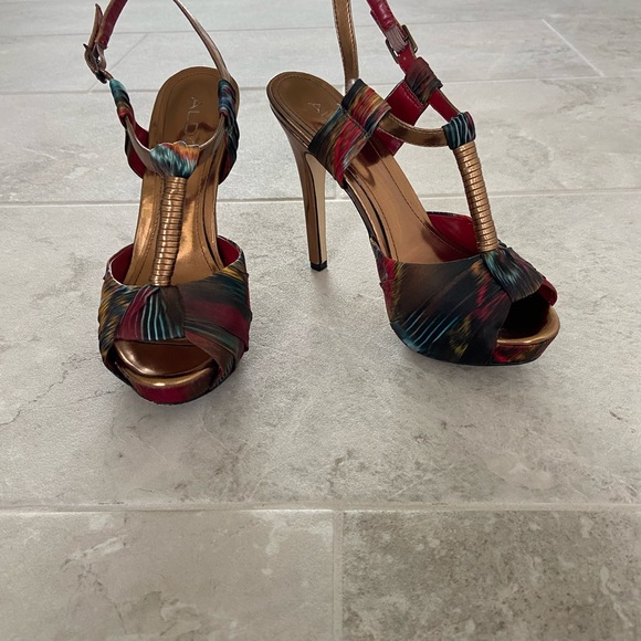 Gold metallic multi-colour Aldo heels.Size 6 (36). - Picture 6 of 7